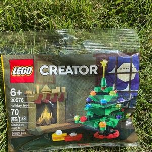 NWT Lego Creator Holiday Tree. 70 Pieces. Perfect Stocking Stuffer.